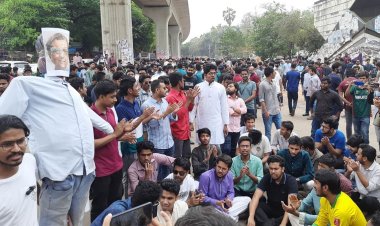 ঢাবি সাধারণ শিক্ষার্থীদের ব্যানারে শাহবাগ অবরোধ