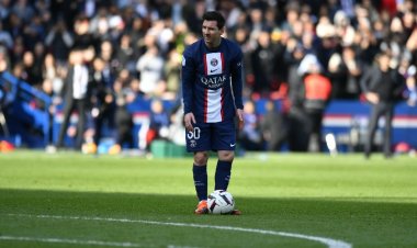 মেসিকে ভেড়াতে রোনালদোর দ্বিগুণ বেতনের প্রস্তাব আল হিলালের