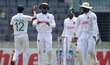 মুশফিকের সেঞ্চুরি জয়ের সুবাস পাচ্ছে বাংলাদেশ