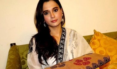 লাখ টাকায় পোড়া শাড়ি কিনলেন সাবিলা নূর