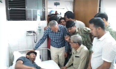 ছাত্রলীগের হামলায় আহত ছাত্রদলের নেতা কর্মীদের দেখতে গেলেন মির্জা ফখরুল