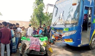 চট্টগ্রামে অটোরিকশার ৫ যাত্রী নিহত বাসচাপায়