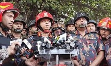 নিউ সুপার মার্কেটের আগুন নেভেনি, সারারাত কাজ করবে ফায়ার সার্ভিস