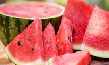 প্রচণ্ড গরমে যেভাবে তরমুজ খেলে চাঙ্গা থাকে শরীর