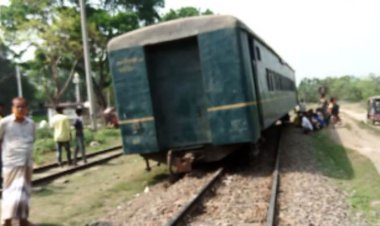 ট্রেন লাইনচ্যুত, লালমনিরহাটের সঙ্গে সারা দেশের ট্রেন চলাচল বন্ধ