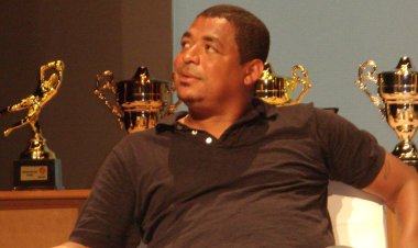 সাবেক মিডফিল্ডার ভাম্পেতার ট্রফি, পদক ও অন্যান্য সম্পত্তি জব্দ করার নির্দেশ