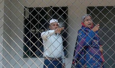 পরীক্ষা কেন্দ্র অপরিচ্ছন্ন দেখে ক্ষোভ ঝাড়লেন শিক্ষামন্ত্রী