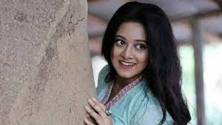 সর্বশেষ তাকে দেখা গেছে আরটিভি প্রযোজিত তানজীব সারোয়ারের গাওয়া ‘ভালো থাকার কারণ’ গানে স্কুলছাত্রীর বেশে।