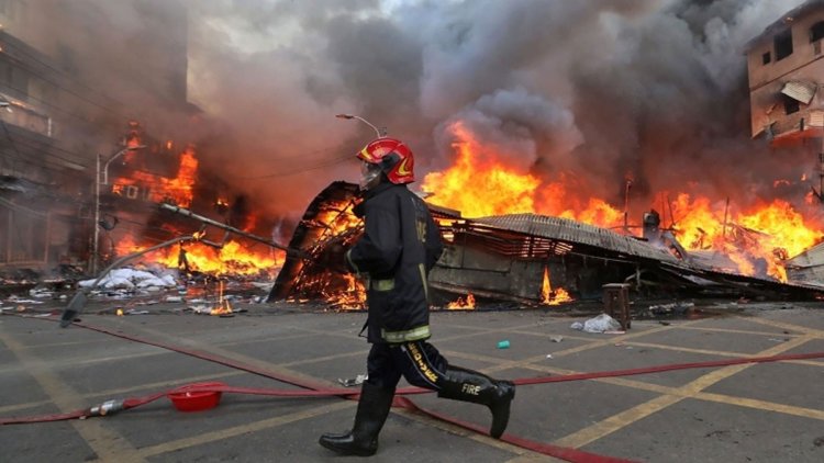 বঙ্গবাজারে আগুন পুলিশের ওপর হামলা : রিমান্ড শেষে কারাগারে ৩ আসামি
