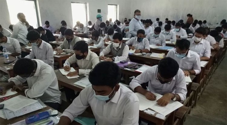 ১ মাস পিছিয়ে যাচ্ছে এইচএসসি পরীক্ষা