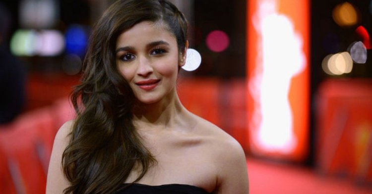 পাপারাজ্জিদের বিনয়ী হতে বললেন আলিয়া