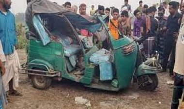দিনাজপুরে ট্রাকচাপায় প্রাণ গেল ২ জনের