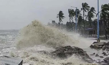 ‘মোখা’ আতঙ্কে সেন্টমার্টিনবাসীর নির্ঘুম রাত, উত্তাল সাগর
