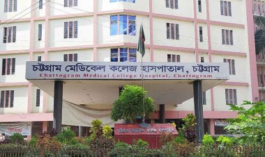 চট্টগ্রামে ঘূর্ণিঝড়ের মধ্যে আগুনে পুড়ে অঙ্গার নারী