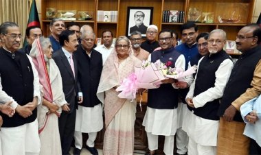 স্বদেশ প্রত্যাবর্তন দিবসে নেতাকর্মীদের শুভেচ্ছায় সিক্ত শেখ হাসিনা