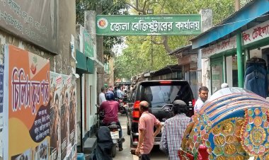 কুষ্টিয়া সাব-রেজিস্ট্রারের কার্যালয়ে অচলাবস্থা 
