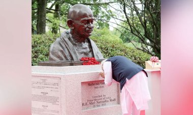 হিরোশিমায় মহাত্মা গান্ধীর আবক্ষ মূর্তি উন্মোচন করলেন মোদি