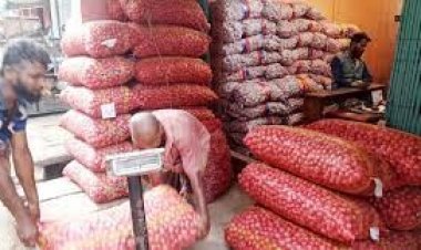 চাক্তাই-খাতুনগঞ্জে পেঁয়াজের কেজি ৭২ টাকা, খুচরায় ৮০-৯০