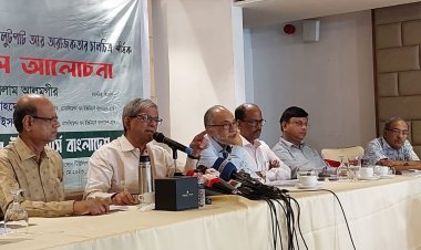 বাংলাদেশের অর্থনীতি রসাতলে যাচ্ছে : মির্জা ফখরুল 