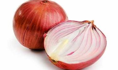 আমদানির ঘোষণাতেও কমছেনা পিয়াজের তেজ