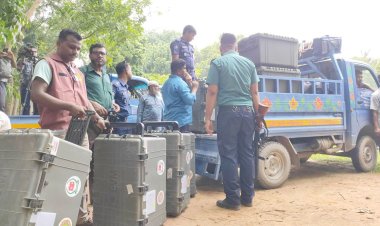 গাজীপুর সিটি নির্বাচন: রাত পোহালেই ভোট, কেন্দ্রে কেন্দ্রে যাচ্ছে নির্বাচনী সরঞ্জাম