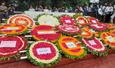 জাতীয় কবির সমাধিতে ফুলেল শ্রদ্ধা