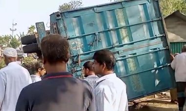 নিয়ন্ত্রণ হারিয়ে পিকআপ বসতঘরে, ঘুমন্ত অবস্থায় প্রাণ গেল মা-মেয়ের 