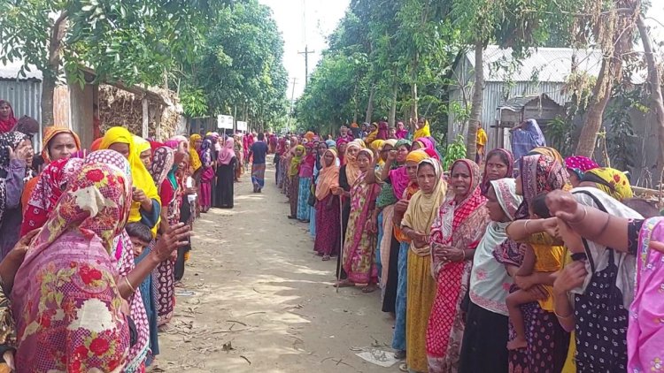 প্রতিপক্ষের আগুনে দুজনের মৃত্যু, মরদেহ নিয়ে মিছিল