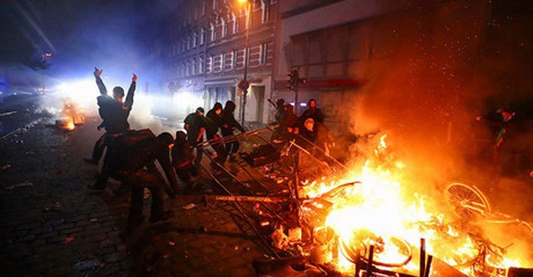 সাম্প্রদায়িক দাঙ্গায় জ্বলছে ভারতের মণিপুর