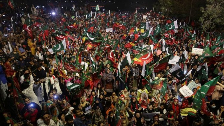 ক্ষোভে ফেটে পড়েছে পাকিস্তান, যেভাবে চলছে প্রতিবাদ- বিক্ষোভ