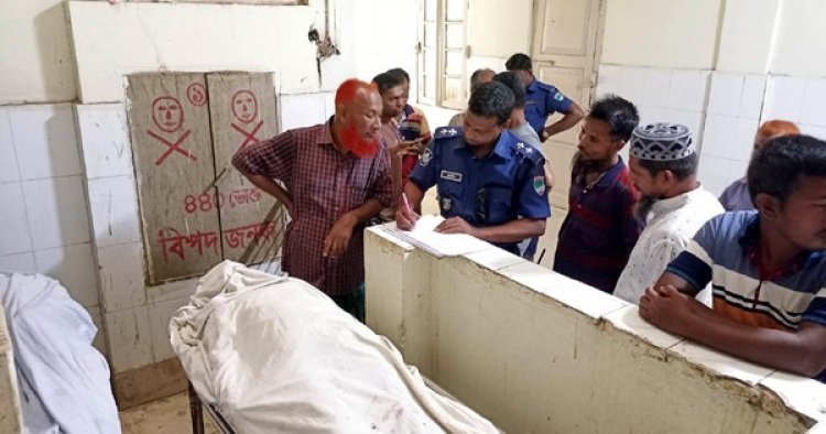 সাতক্ষীরায় ধানবোঝাই ট্রাক উল্টে নিহত ২, আহত ১৭