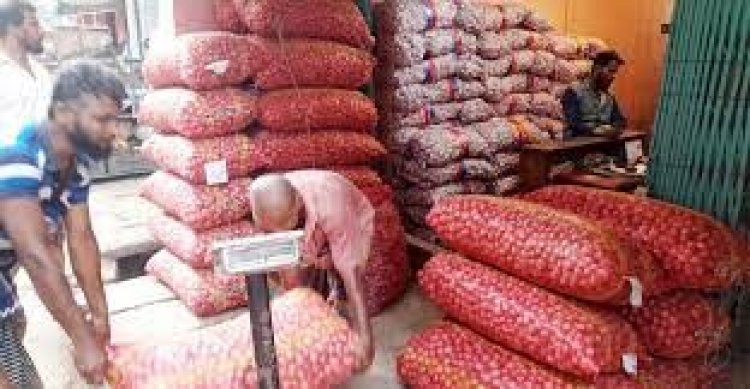 চাক্তাই-খাতুনগঞ্জে পেঁয়াজের কেজি ৭২ টাকা, খুচরায় ৮০-৯০