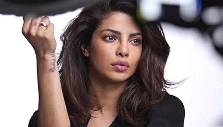 পরিচালকের ‘মতলব’ বুঝেই শুটিং ছাড়েন প্রিয়াঙ্কা