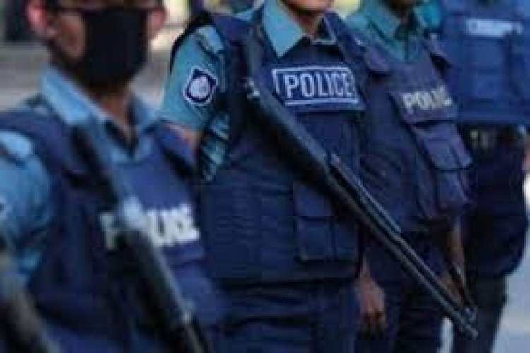 পিস্তল দিয়ে নিজের বুকে গুলি চালালেন পুলিশ কনস্টেবল