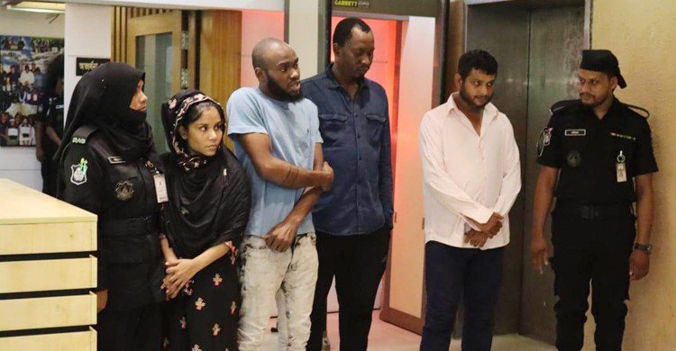 বিদেশি পার্সেলের লোভ দেখিয়ে প্রতারণা, নাইজেরিয়ানসহ গ্রেফতার ৪