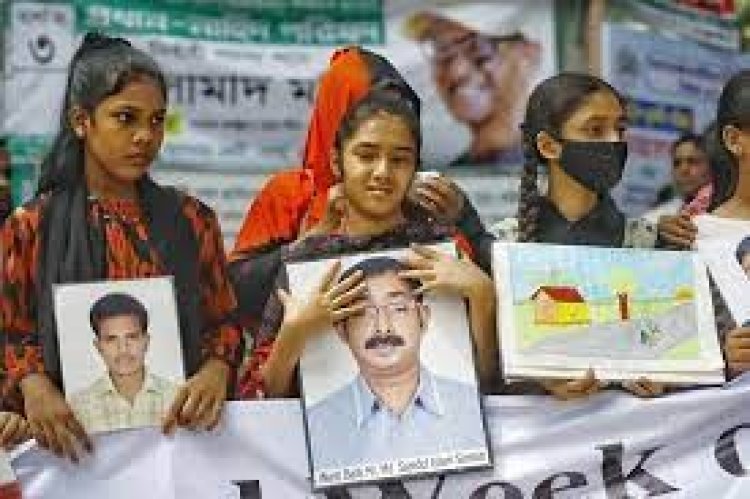 ‘১০ বছর হয়ে গেছে রাস্তায় দাঁড়িয়ে বাবাকে খুঁজছি’