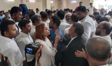 আওয়ামীপন্থীদের বাধায় নারায়ণগঞ্জে বিএনপিপন্থী আইনজীবীদের দোয়া অনুষ্ঠান পণ্ড