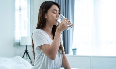 খালি পেটে পানি পান করার উপকারিতা