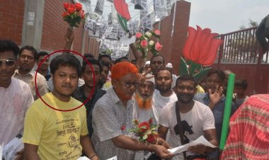 নৌকা ছেড়ে গোলাপ ফুলের জন্য ভোট চাইছেন ছাত্রলীগ নেতা