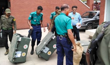 বরিশাল সিটি নির্বাচন: কেন্দ্রে কেন্দ্রে যাচ্ছে ইভিএম