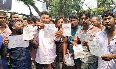 অটোচালকদের থেকে পুলিশের চাঁদা আদায়ের অভিযোগে রাস্তা অবরোধ