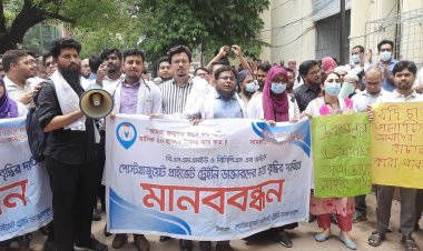 চিকিৎসকদের আন্দোলনে উত্তাল বিএসএমএমইউ