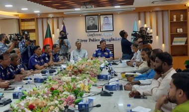 ঈদ হবে আষাঢ়ে, আবহাওয়া দেখে নদীপথে বের হওয়ার অনুরোধ নৌ-পুলিশের