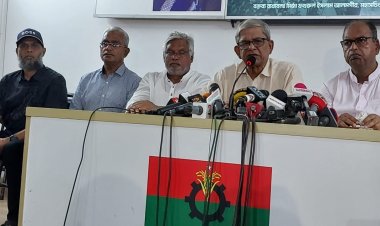 সরকার আইন-শৃঙ্খলা বাহিনী ও আদালতকে ব্যবহার করে বিএনপিকে মাঠ থেকে সরিয়ে দিচ্ছে: মির্জা ফখরুল