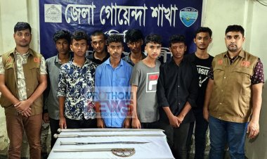 নোয়াখালীতে কিশোর গ্যাং গ্রুপের ৮ সদস্য গ্রেফতার, অস্ত্র উদ্ধার