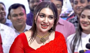 ‘লাল শাড়ি’র প্রচারে লাল শাড়িতে অপু