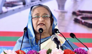 ‘জনগণের সম্পদ বিক্রি করে ক্ষমতায় থাকব সেই বাপের বেটি আমি নই’