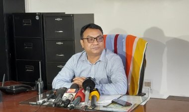 টিকিট ছাড়া কাউকে প্ল্যাটফর্মে ঢুকতে দেওয়া হচ্ছে না