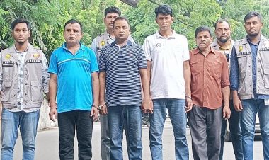 ঘুসের টাকাসহ দুদক মহাপরিচালকের পিএসহ আটক ৪