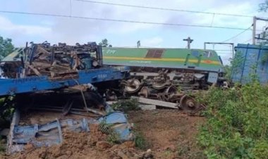 পশ্চিমবঙ্গে সাতসকালে ট্রেন দুর্ঘটনা